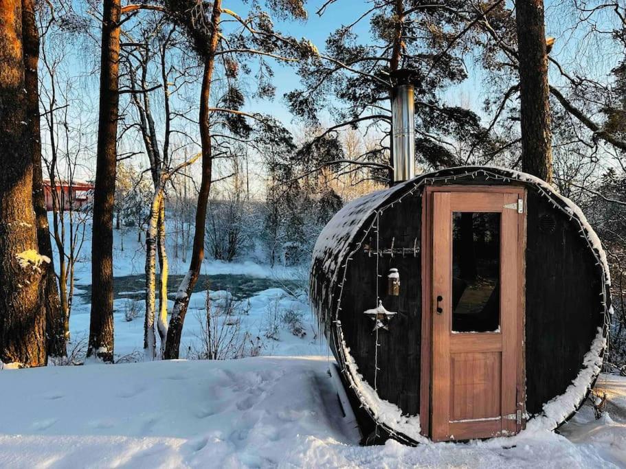 Pieni Saneerattu Hirsitalo Koskenpartaalla Chalet