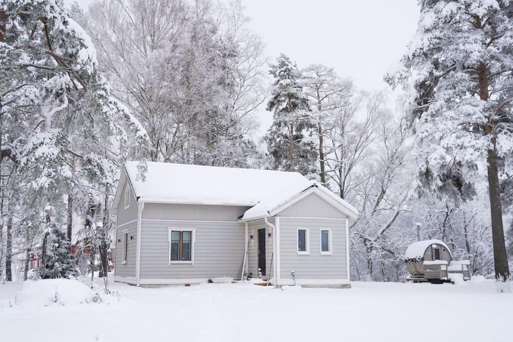 Chalet Pieni Saneerattu Hirsitalo Koskenpartaalla