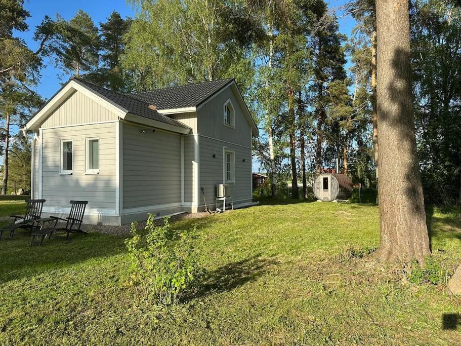 Pieni Saneerattu Hirsitalo Koskenpartaalla Chalet Lapinjärvi